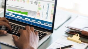 Como calcular a folha de pagamento